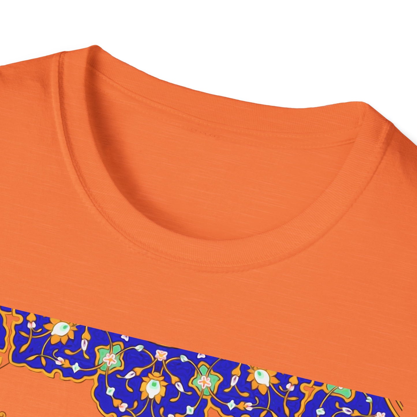 UNISEX SOFTSTYLE T-SHIRT عاشقم بر همه عالم که همه عالم از اوست