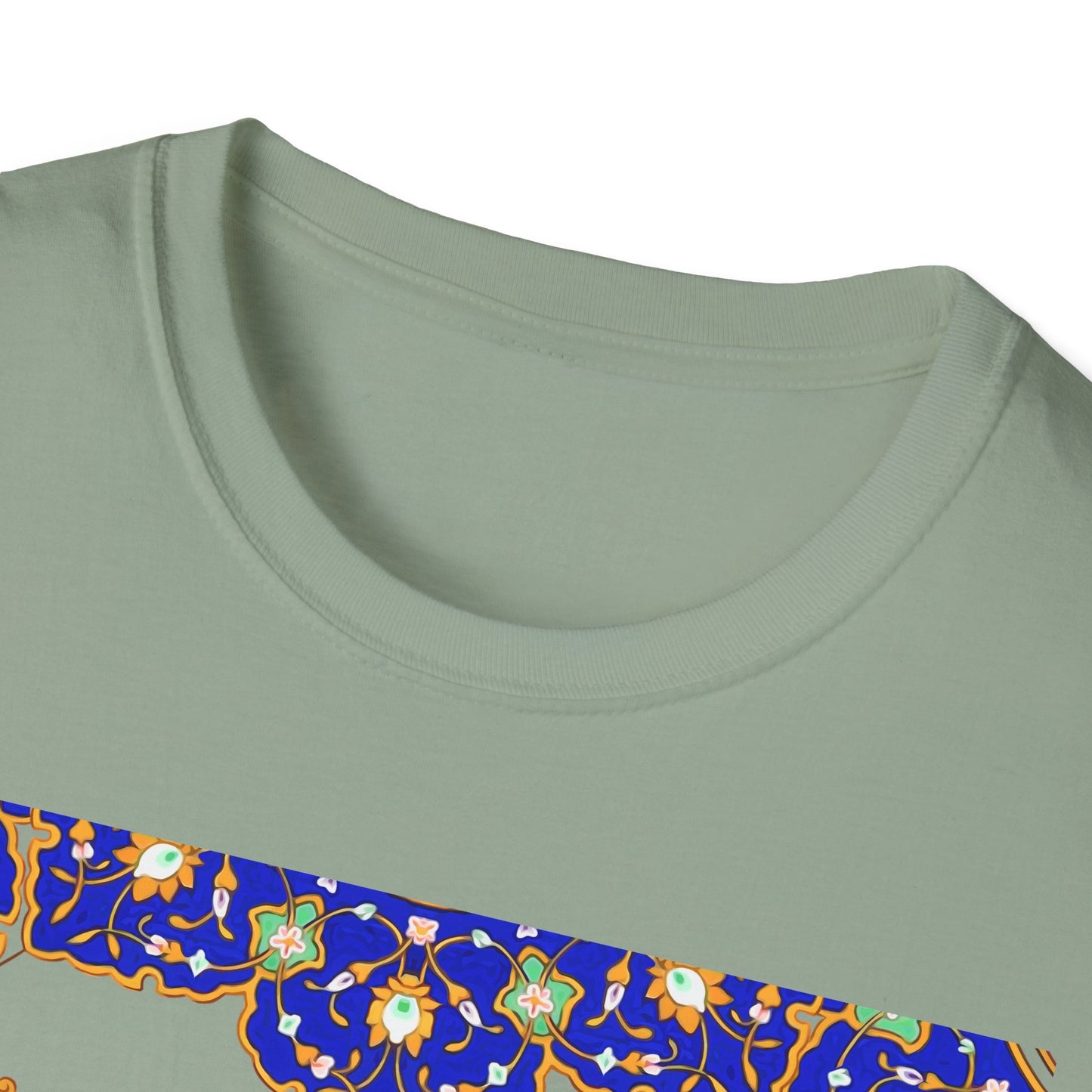 UNISEX SOFTSTYLE T-SHIRT عاشقم بر همه عالم که همه عالم از اوست