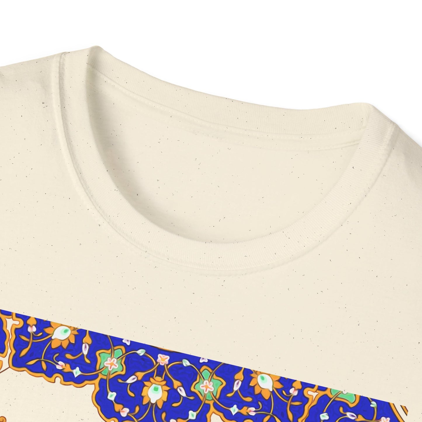 UNISEX SOFTSTYLE T-SHIRT عاشقم بر همه عالم که همه عالم از اوست