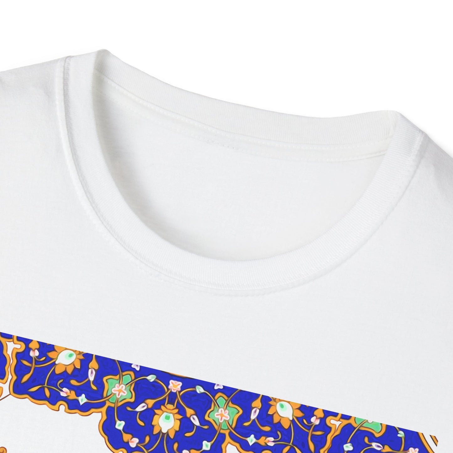 UNISEX SOFTSTYLE T-SHIRT عاشقم بر همه عالم که همه عالم از اوست