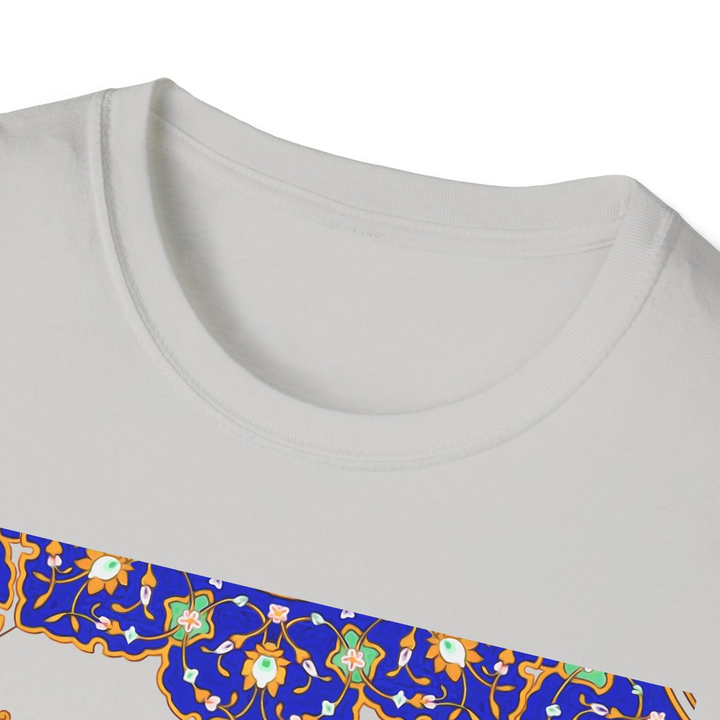 UNISEX SOFTSTYLE T-SHIRT عاشقم بر همه عالم که همه عالم از اوست