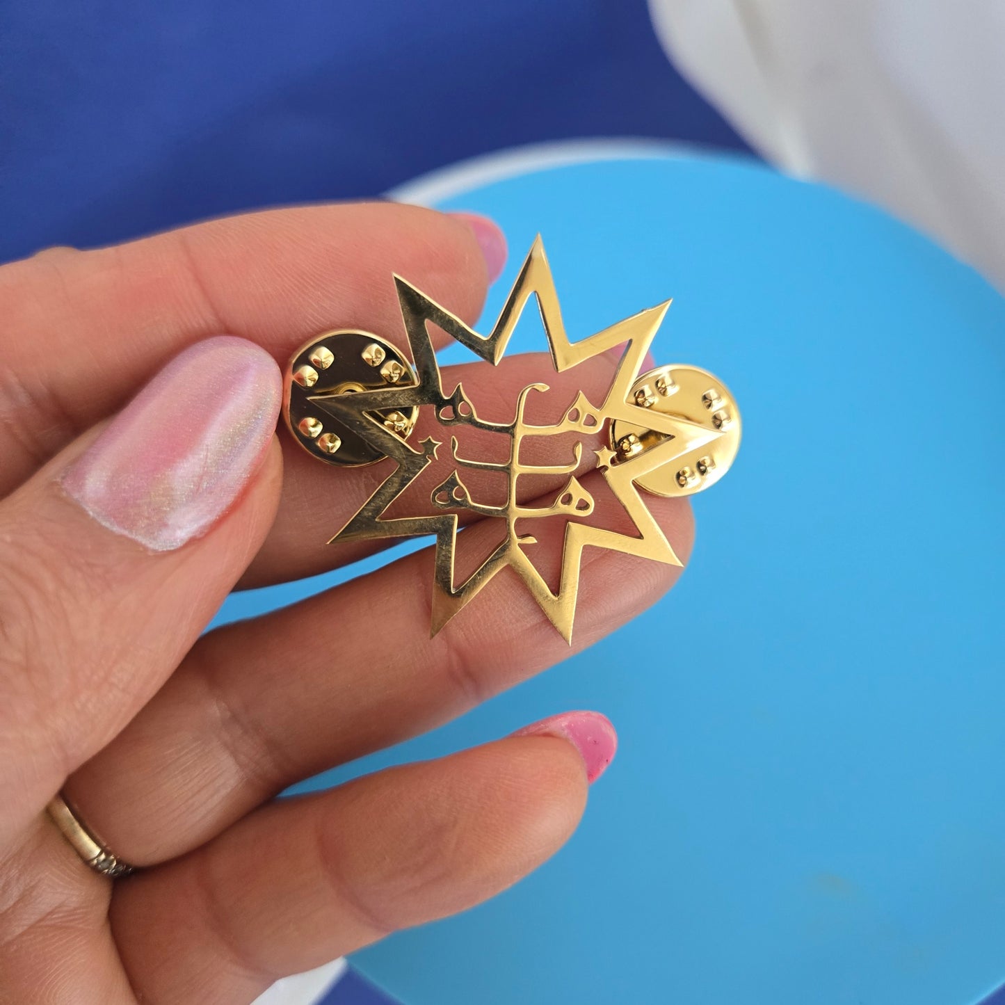BADGE ÉPINGLE SYMBOLE BAHÁ’Í – BROCHE ÉTOILE À NEUF BRANCHES PLUS GRAND NOM